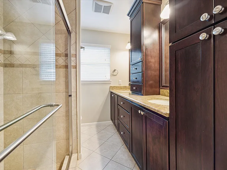 1124 Springrock Ln — Photo 8