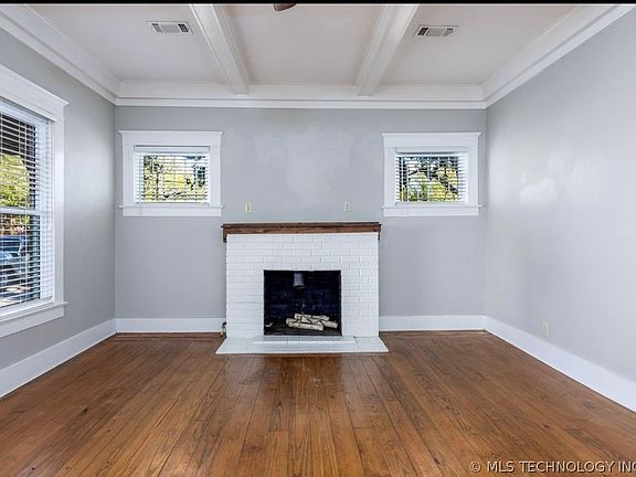 4th image of 320 W 1st St