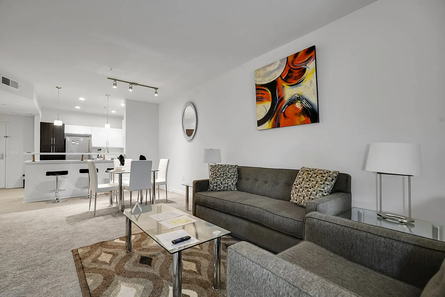 1 bed, 1.0 bath, 968 sqft, $6,750 — Photo 2