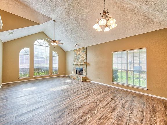 4th image of 1607 Woodpath Dr