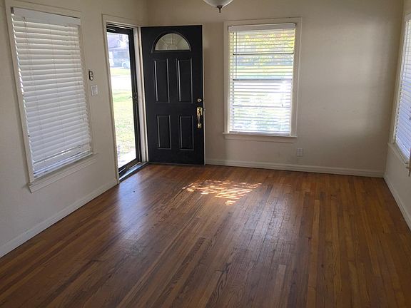5th image of 115 W Park Row Dr