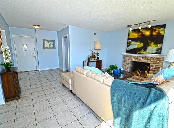 3rd image of 610 Silverdale Dr