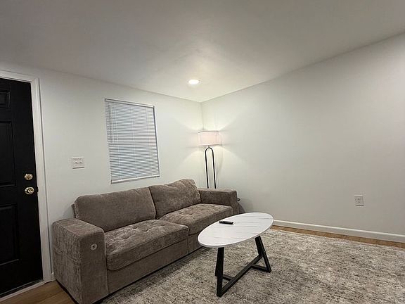 4th image of 308 Hughes St #B