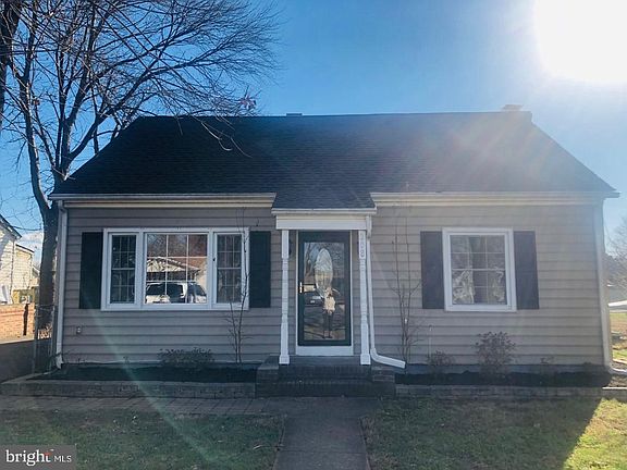 2nd image of 208 Hamilton St