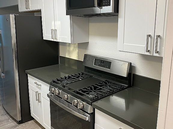 7515 Kitchen East Wall