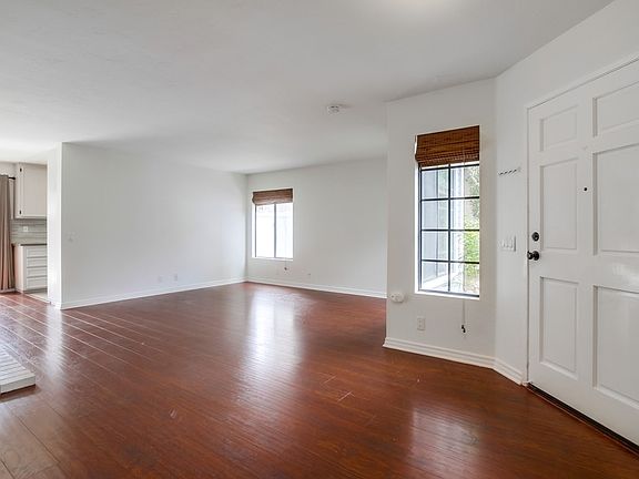 3rd image of 11018 Glencreek Cir