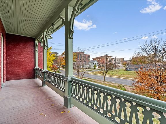 3rd image of 204 SE 3rd St
