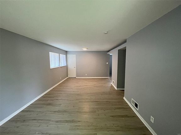 2nd image of 118 Brigadoon Cir