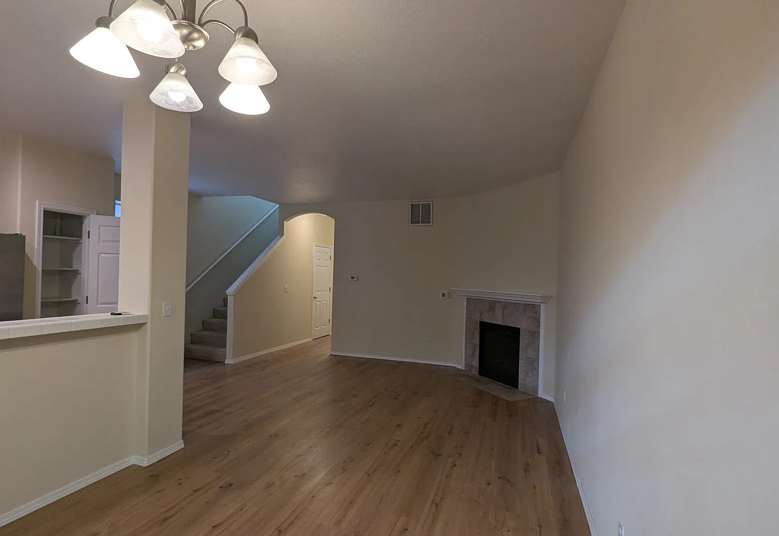 3 bed, 2.5 bath, 1444 sqft, $2,095 — Photo 3