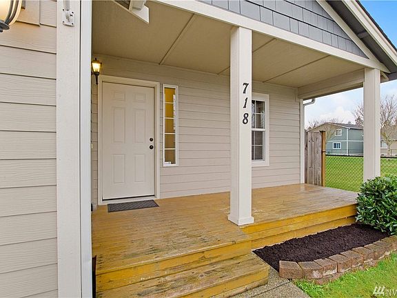 4th image of 718 205th St E