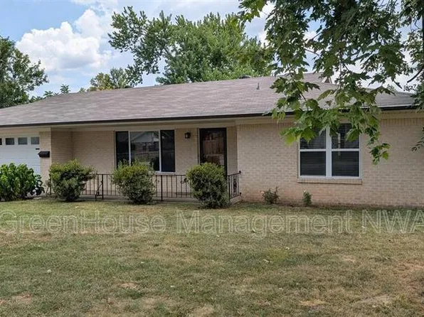 805 Carson Dr, Bentonville, AR 72712