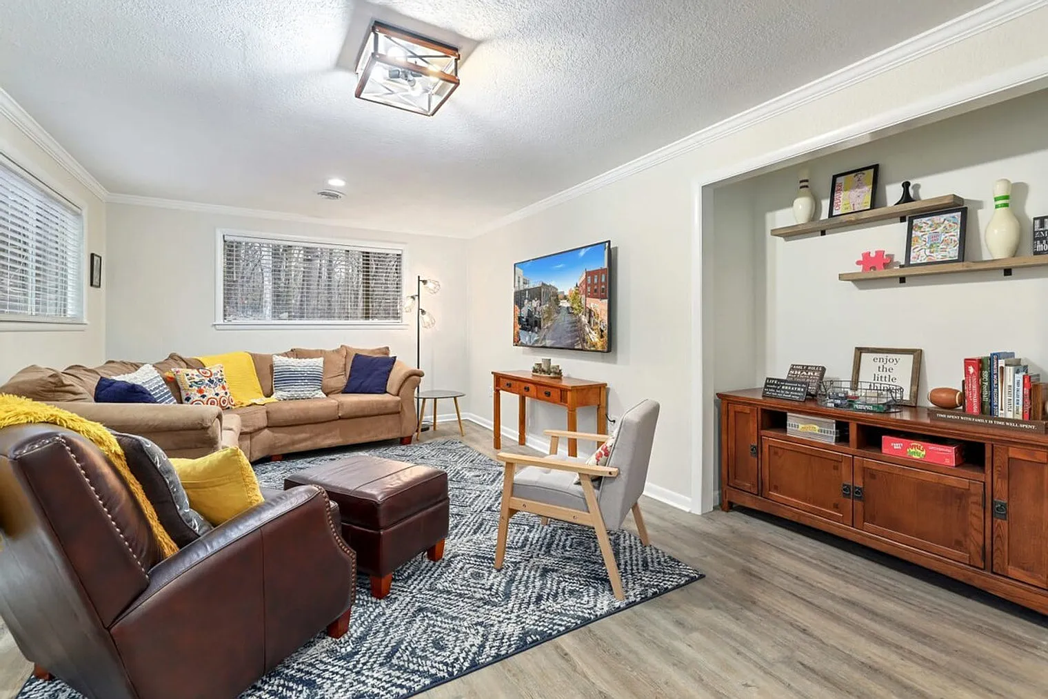 5 bed, 4.0 bath, 2142 sqft, $8,246 — Photo 3