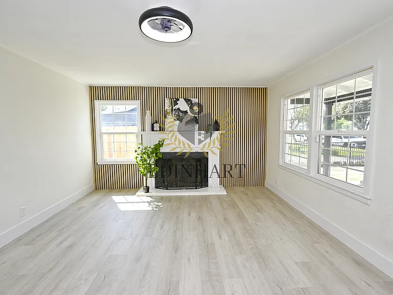 1584 N Carruth Ave — Photo 5
