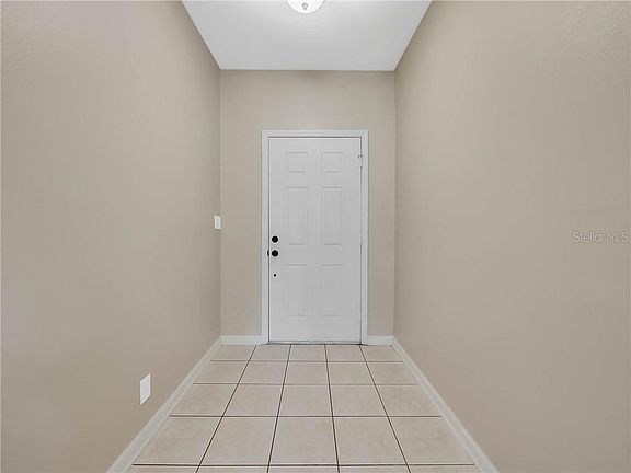 3rd image of 118 Littleton Cir