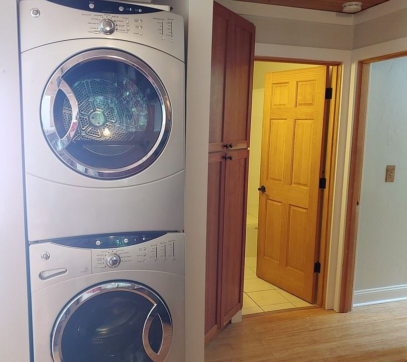 2nd image of 14 Honeycomb Ln