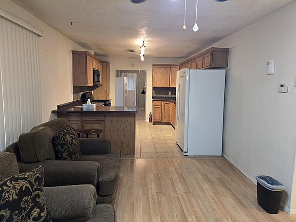 3rd image of 903 Rivas Rd NE