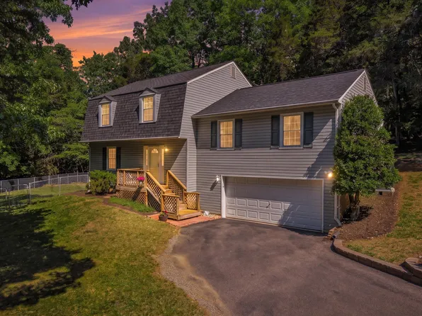 44 Shady Ln, Troutville, VA 24175