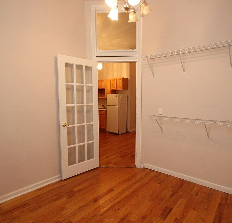 1st image of 112 Walton St APT 3