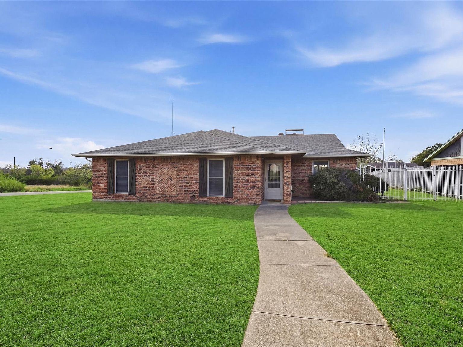 2110 Azalea St, Denton, TX 76205 | MLS #21208551 | Zillow