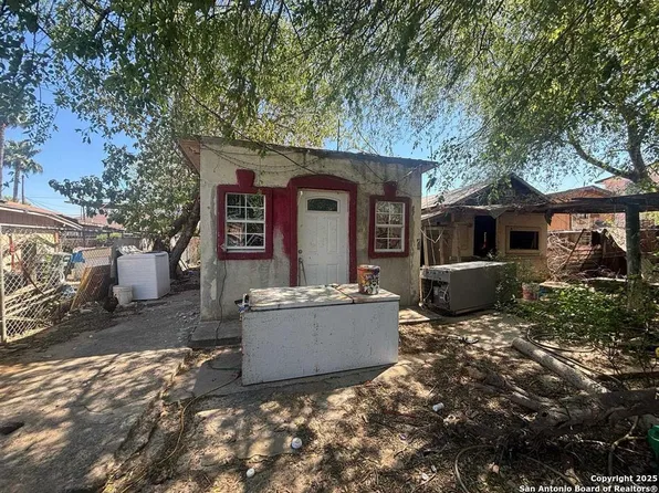 2206 smith, Laredo, TX 78046