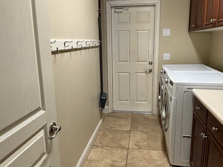 2099 Forest Glen Ct — Photo 17