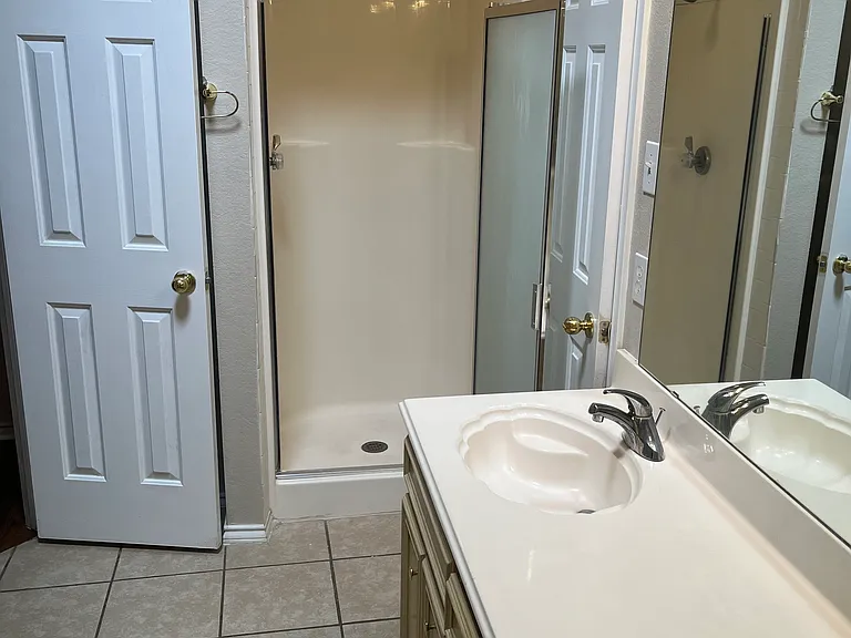 410 Justice Ave — Photo 14