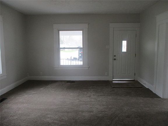 5th image of 903 Sloan St