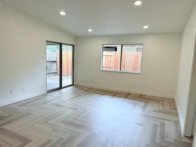 2952 Sybil Way — Photo 10