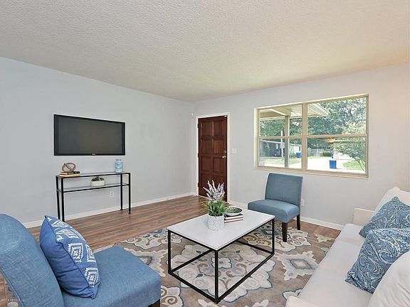 3145 Honeywood Dr-3