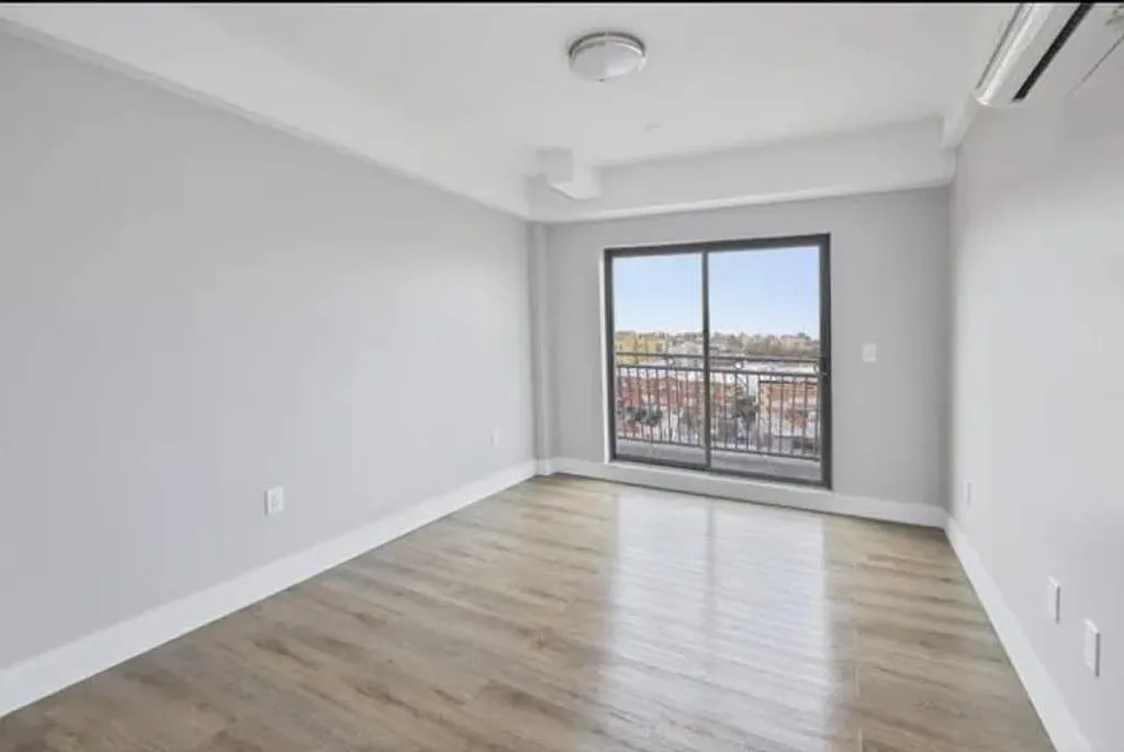 2 bed, 800 sqft, $3,000 — Photo 3