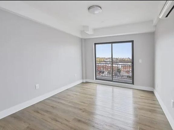 3rd image of 1012 Kelly St APT 4A