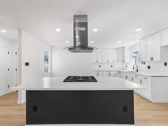 3rd image of 44703 Andale Ave