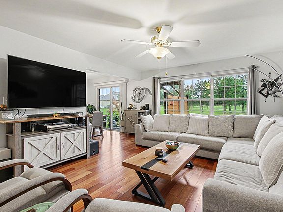 2nd image of 931 Veterans Ln