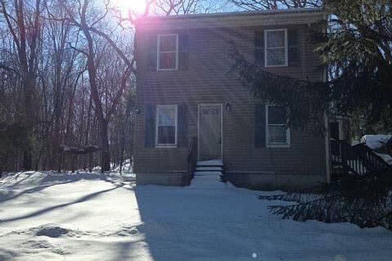 1st image of 10 Anglewood Ave