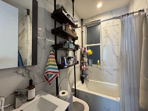 3rd image of 552 Lincoln Pl #2A