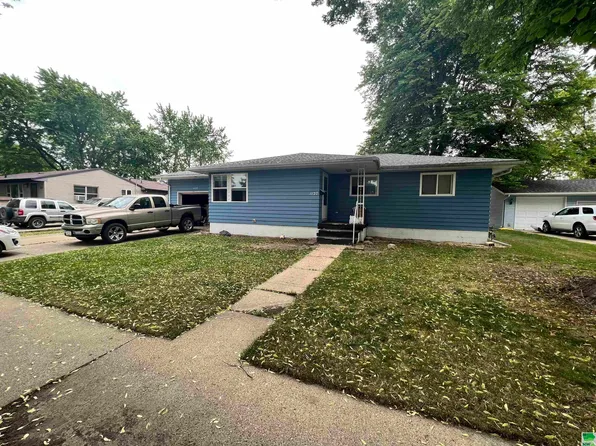1127 Erie St, Storm Lake, IA 50588