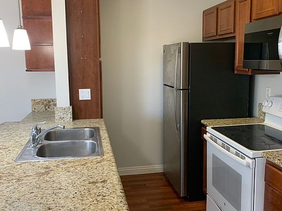 3rd image of 4157 Menlo Ave Unit 6
