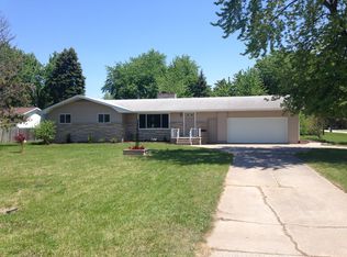 404 N Pine Rd, Bay City, MI 48708