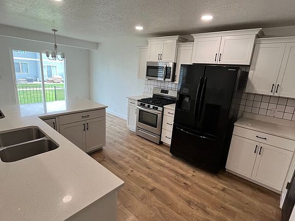 3rd image of 432 Fox Chase Ln