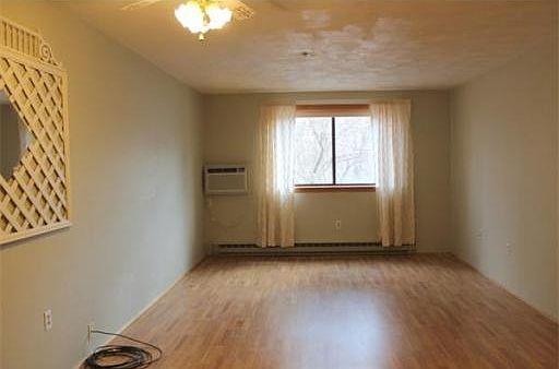 4th image of 65 Milliken Ave APT 12