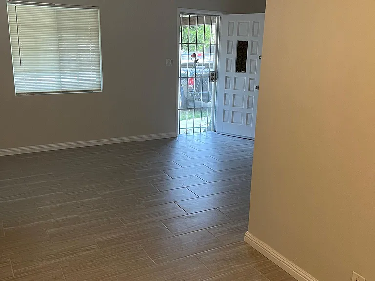 15707 Longworth Ave — Photo 17