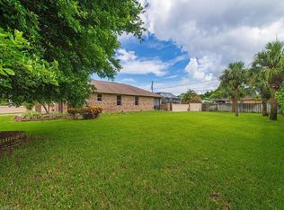 609 109th Ave N, Naples, FL 34108