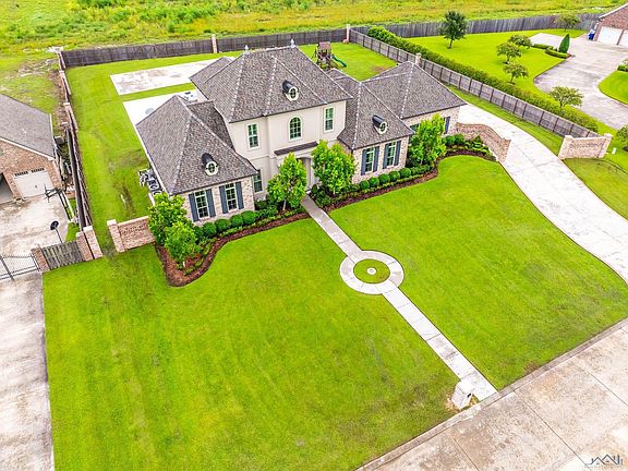 4th image of 211 Saint Delphine Dr
