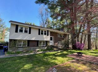 1 Earl Rd, Bedford, MA 01730