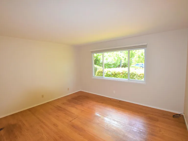 1476 Bedford Ave — Photo 13