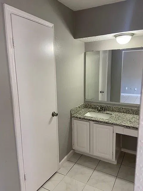 4 bed, 2.0 bath, 1821 sqft, $1,700 — Photo 1