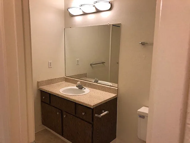 Three Oaks Apartments — Photo 38