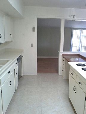 4th image of 10913 W Alabama Ave