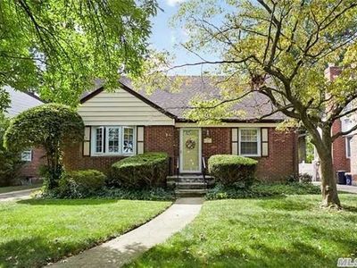 47 Brisbane St, New Hyde Park, NY, 11040