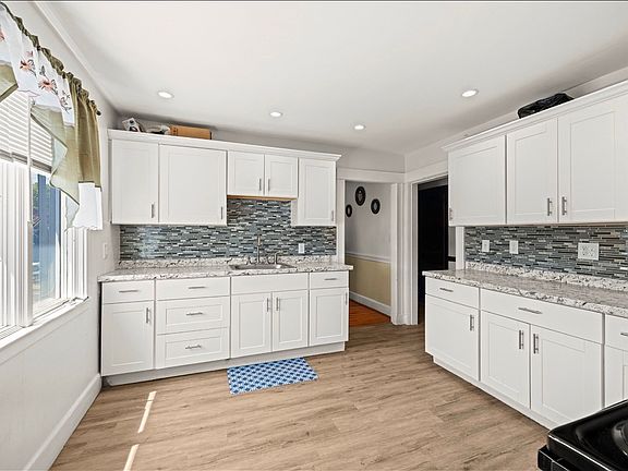 5th image of 573-575 Washington Ave